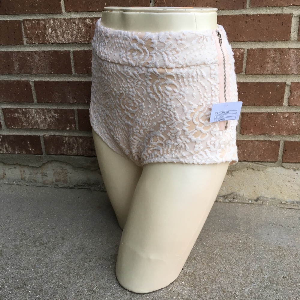 Urban Outfitters Hotpants Cheeky Lace Shorts